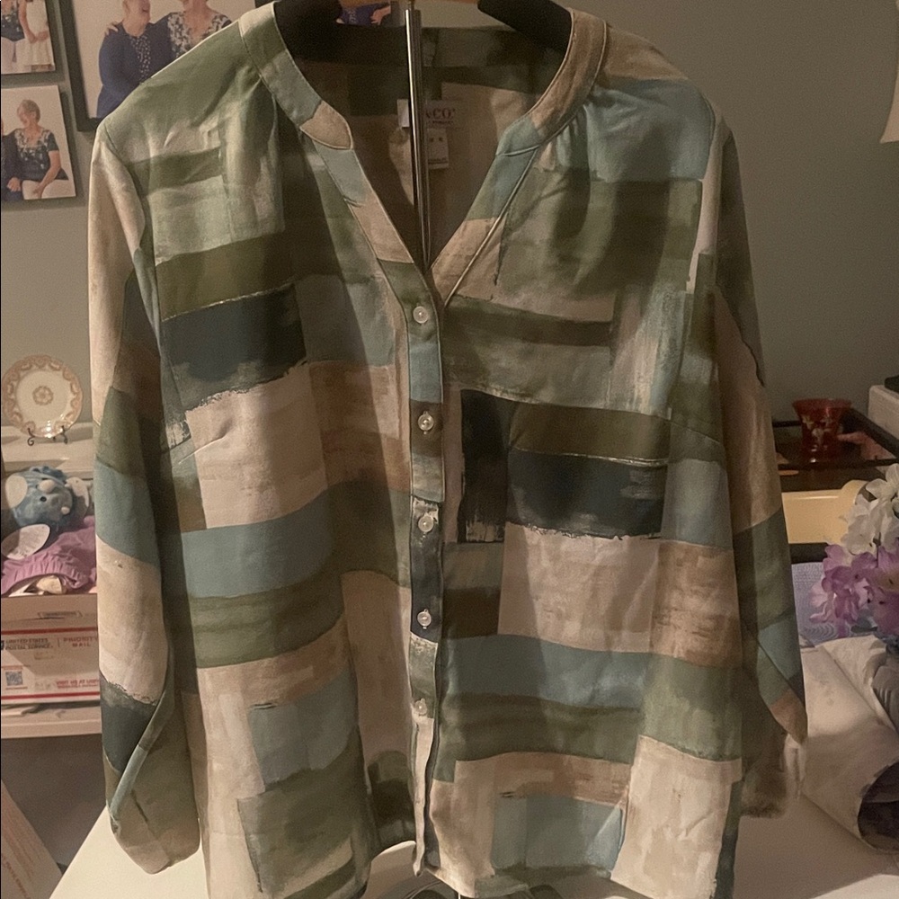 Summer Sale Markdown Gently Loved 🩷Women’s Multicolor Shirt